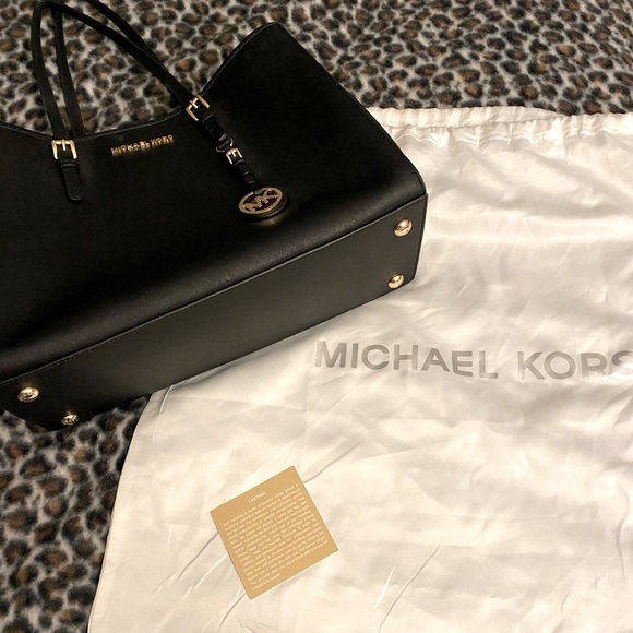 Michael Kors Black Leather Jet Set Travel Tote - Picture 2 of 4